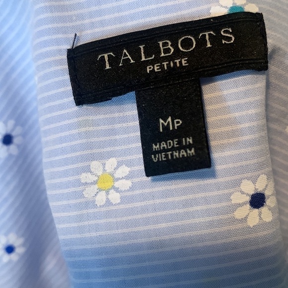 Talbots Women’s pinstriped and floral button-down shirt size Medium-peti… - Picture 4 of 6